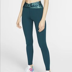 Black Women's Leggings
Nike Pro Intertwist size XS